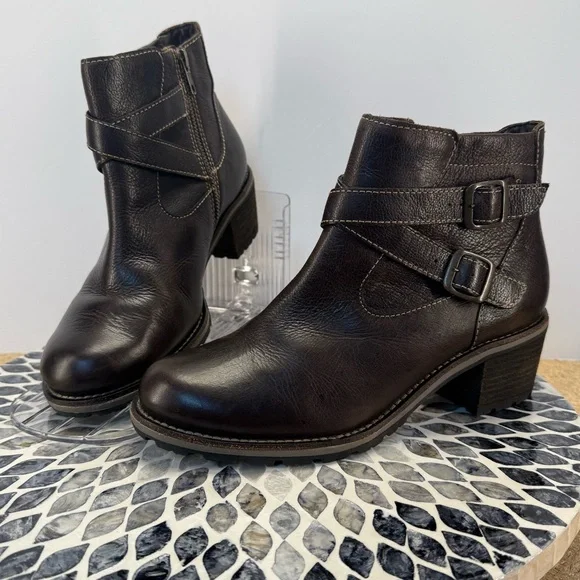 L.L.Bean Dark Brown leather Ankle Boots with Buckle Detail women’s size 8.5 - Picture 2 of 12